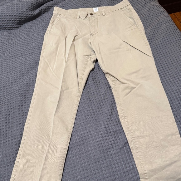 Men’s Light Tan Khaki Pants (33x30) | Gap Athletic Fit Essential Khakis - Picture 10 of 10